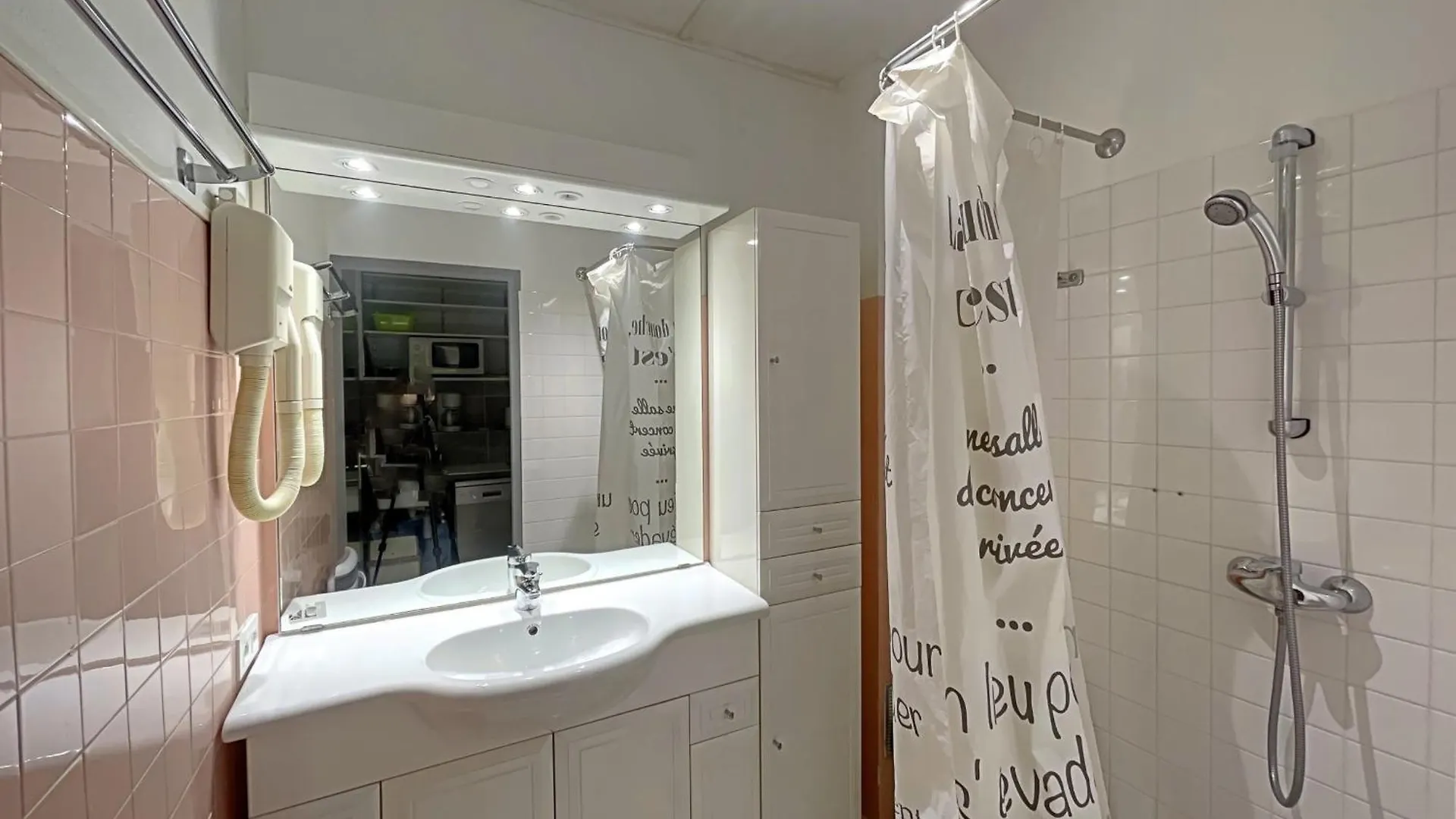 Studio Refait A Neuf Pour 3 Pers, Proche Mer Et Commerces, Saintes-Maries-De-La-Mer - Fr-1-475-181